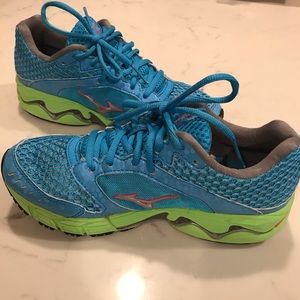 Women’s Mizuno Wave Inspire 9, size 7